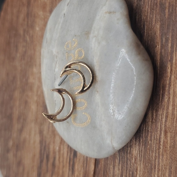 E848 crescent moon earrings - Picture 1 of 2